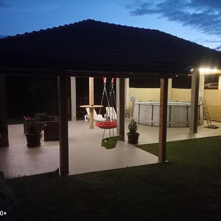דירות Donji Zvecaj Kuca Za Odmor Braco מראה חיצוני תמונה